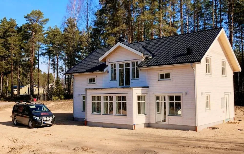 Gruppbild utanför Hedvägen 7, Hagfors.